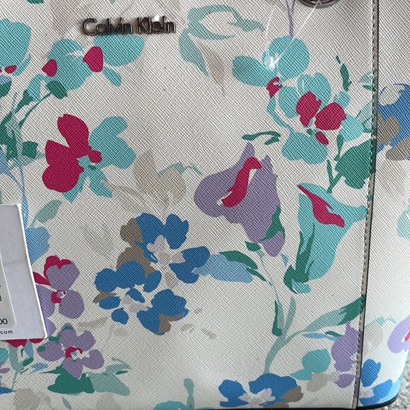 Calvin Klein flowery bag - Picture 2 of 6